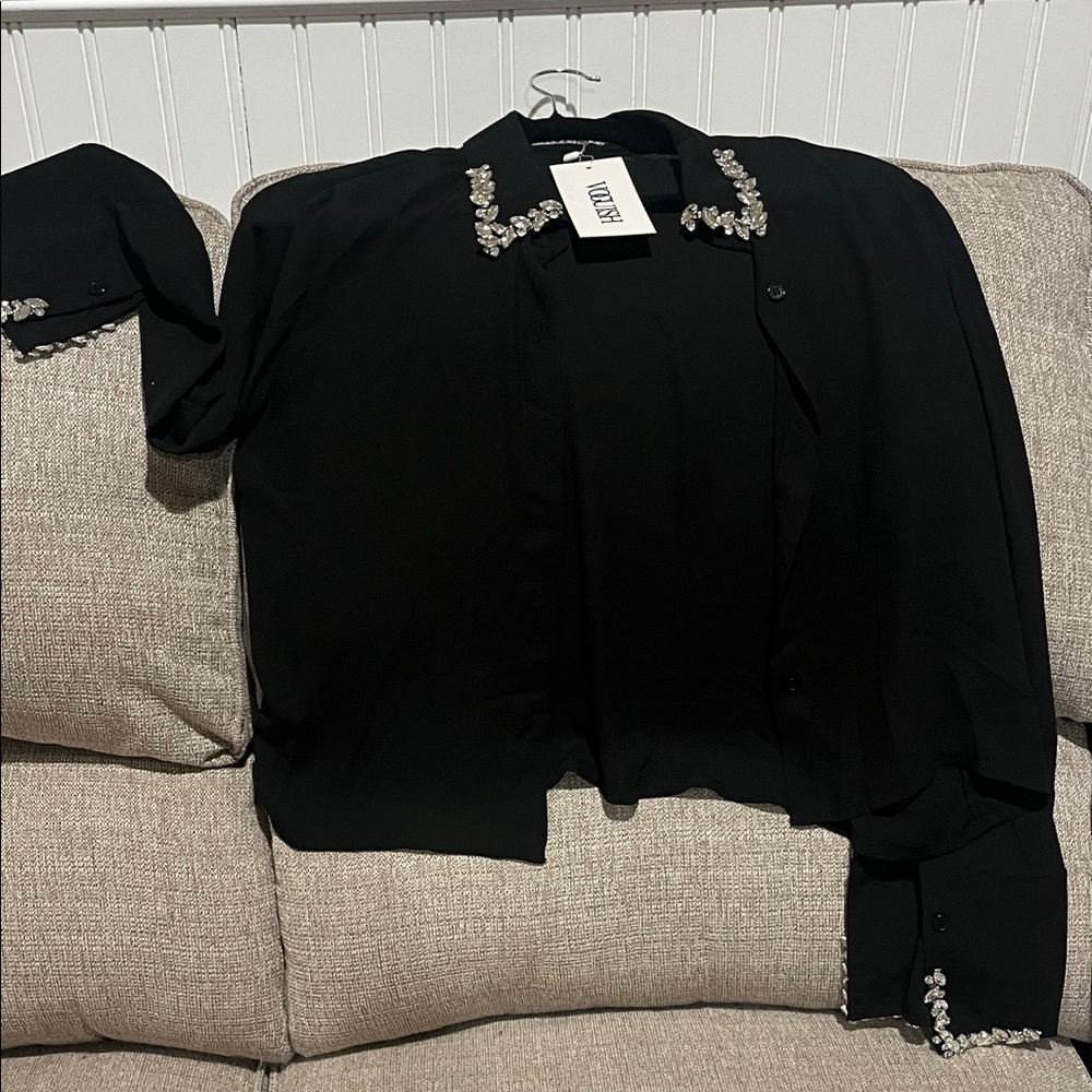 Elegant Black Women's blouse with Embellished Collar